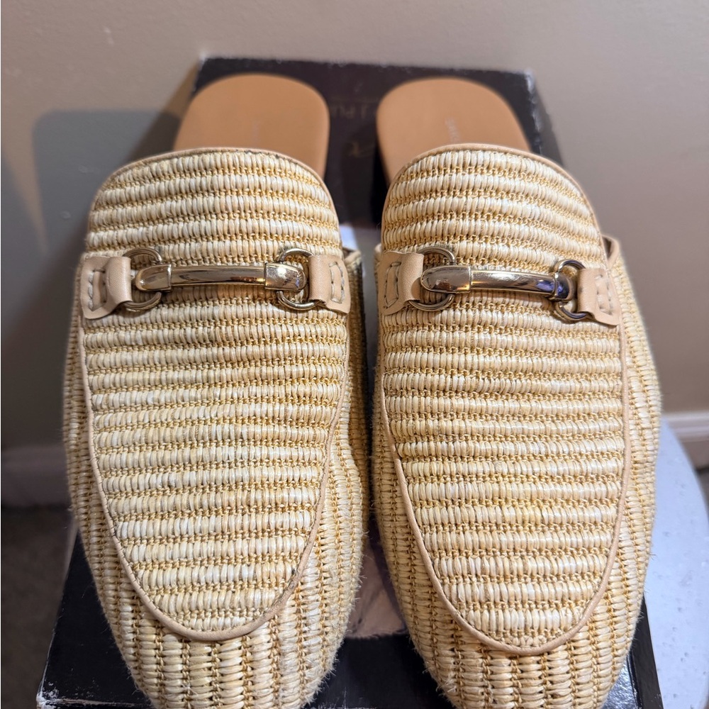 SAKS Fifth Avenue size 9